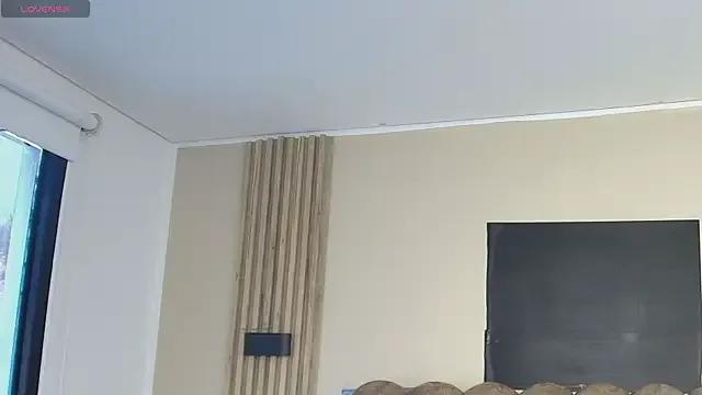 MiaHotmez — striptis senxual