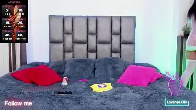 Freechat miaroberts69 on StripChat