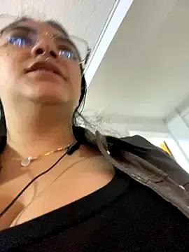 Freechat michell_boobs_ on StripChat