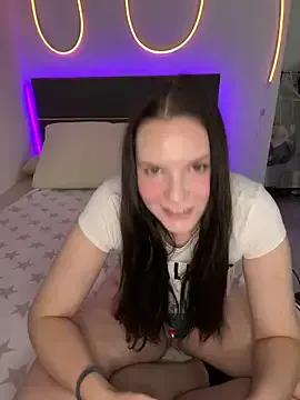 Mila-Jasmin — Ganz Nackt 
