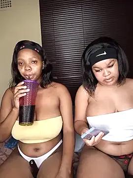 Freechat MilfBoobsxx on StripChat