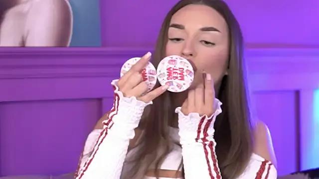 MillaSerene — show pussy close up