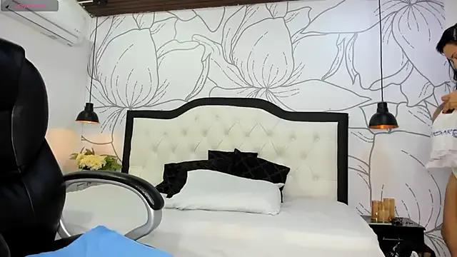Miriam_milf — Rub ass doggy + oiil spanks