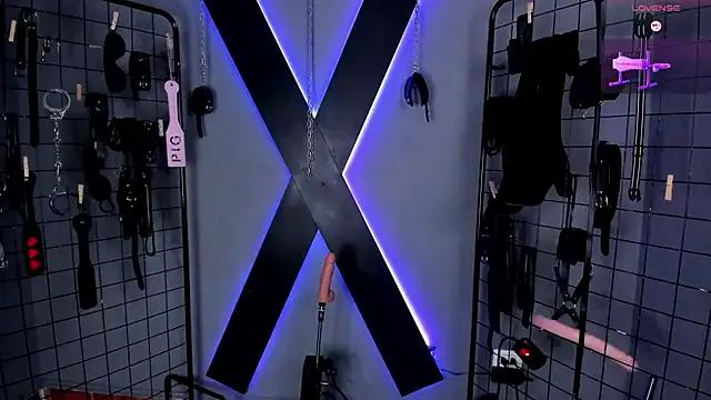 MissKara_Ariana_bdsm — pussy clamps + 10 spanks ass