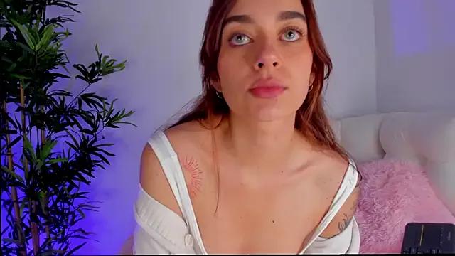 MissLana77 — Fingers my ass