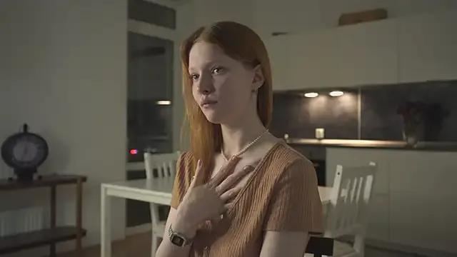 MollyBushh — Tease my nipples under my top
