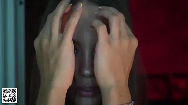 Moni_Carroll — Show boobs