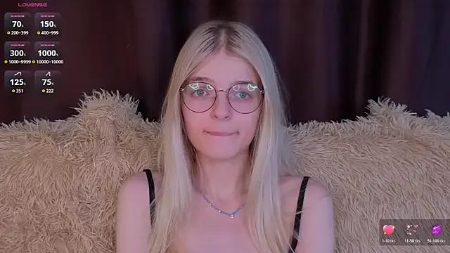 MonicaShiny — suck fingers