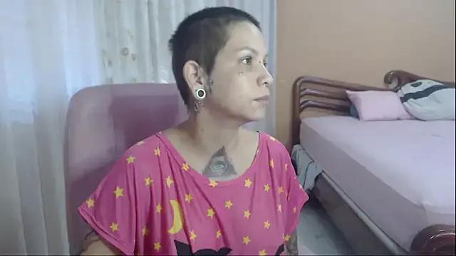 Freechat moon_cat85 on StripChat