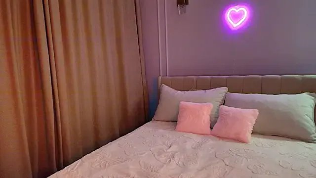 mooniejin on StripChat 