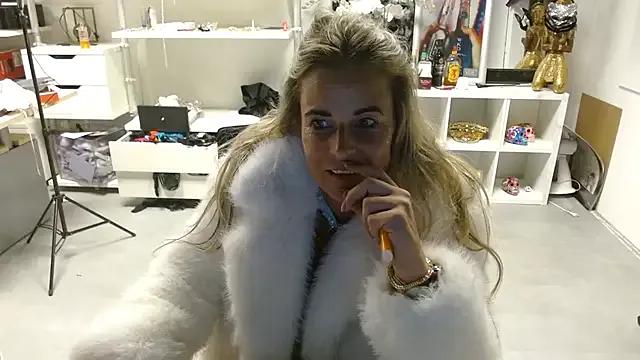 MystiqueMaven — Striptease