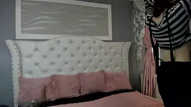 naomi_cooper__ — Make your nipples hard