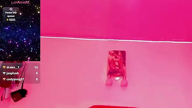 Freechat naomy__xx on StripChat