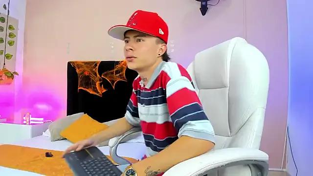 Nascary_Fox — Hard cock close to cam maturbation