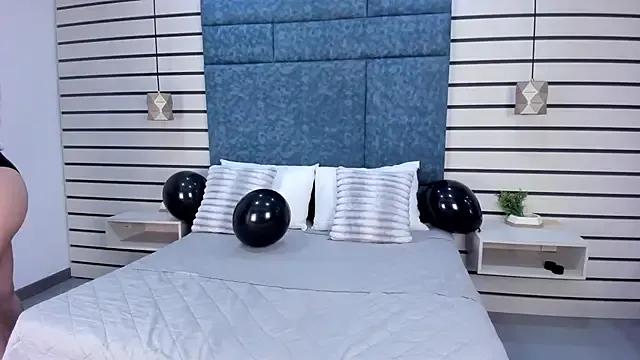 NatyLeone — Show muscles