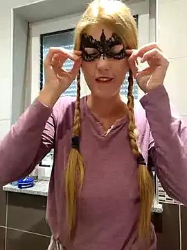 Naughty-Layla — LT Vid/Cameltoe and Slap Clit