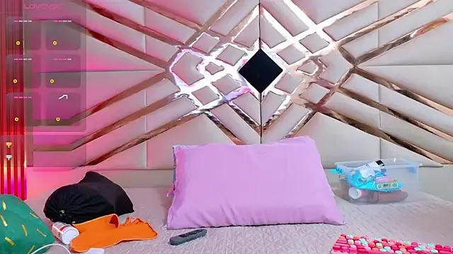Freechat naughty_ebonyy on StripChat