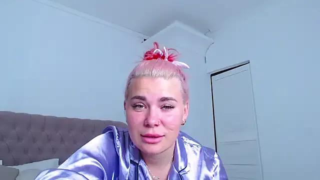 Naughty_kittyy1 — quick show of boobs