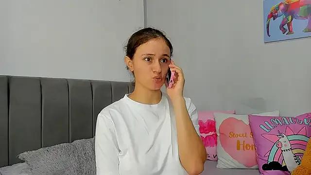 Freechat naughtyloverss on StripChat