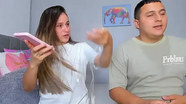 Freechat naughtyloverss on StripChat