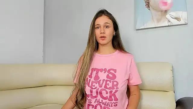 Freechat naughtyloverss on StripChat