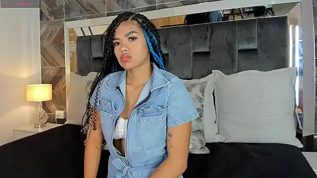 NaylaGrey — Camel toe + show flash  