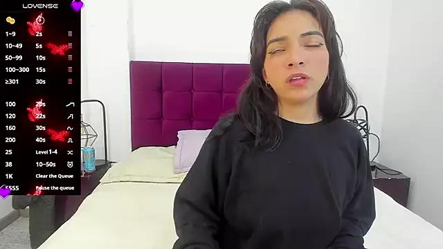 Nessa2905 on StripChat 