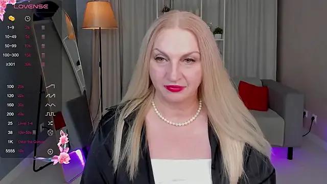 Nina_Devillle on StripChat 