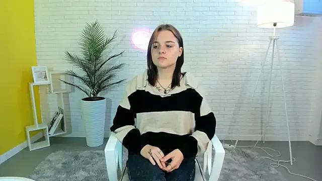 NinaArthurs — air kiss