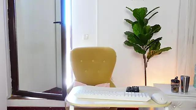 Freechat NinaCrystal1 on StripChat