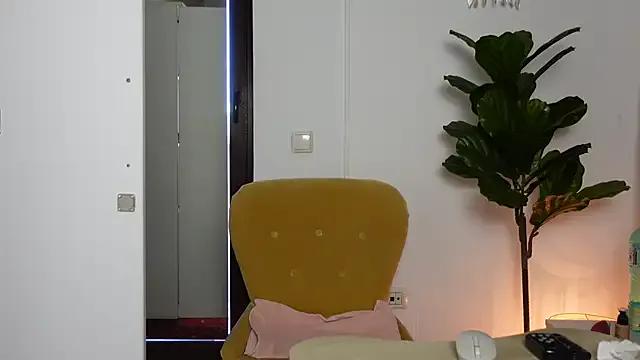 Freechat NinaCrystal1 on StripChat