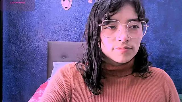 NinaYellow on StripChat 