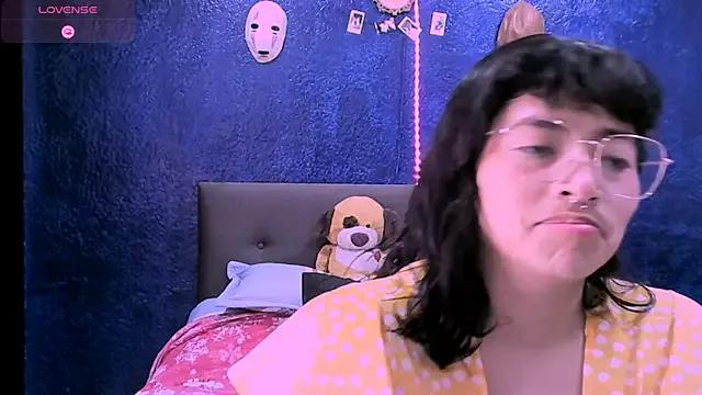 NinaYellow on StripChat 