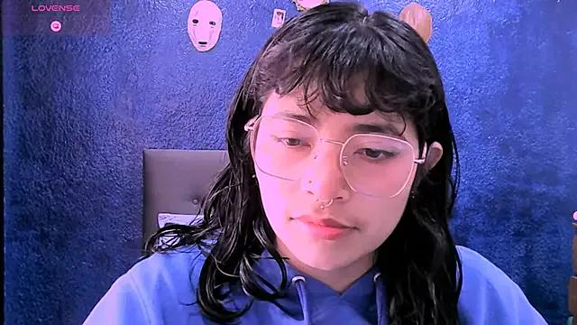 NinaYellow on StripChat 