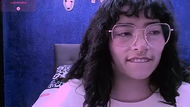 NinaYellow on StripChat 