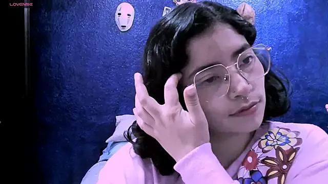 NinaYellow on StripChat 