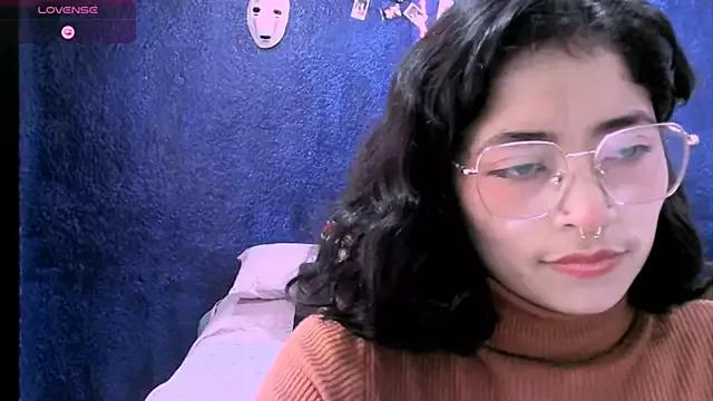 NinaYellow on StripChat 