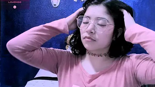 NinaYellow on StripChat 