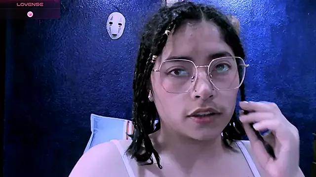 NinaYellow on StripChat 