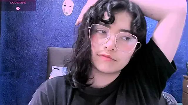 NinaYellow on StripChat 