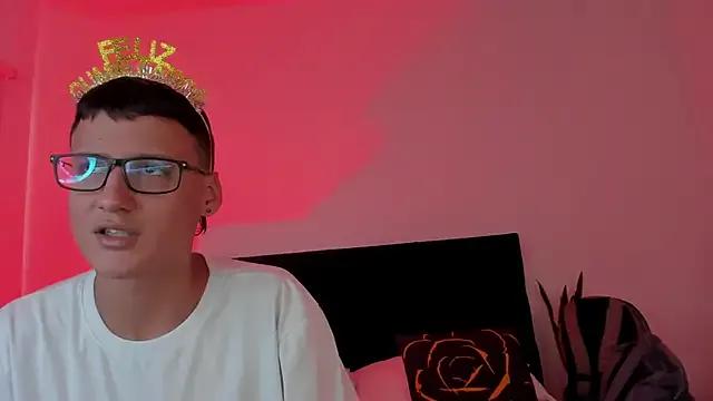 Freechat NoahLux on StripChat