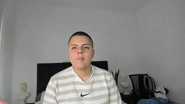 Freechat NoahLux on StripChat