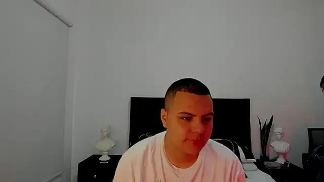 Freechat NoahLux on StripChat