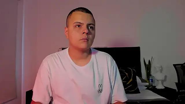 Freechat NoahLux on StripChat
