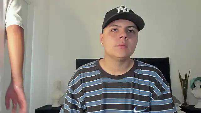 Freechat NoahLux on StripChat