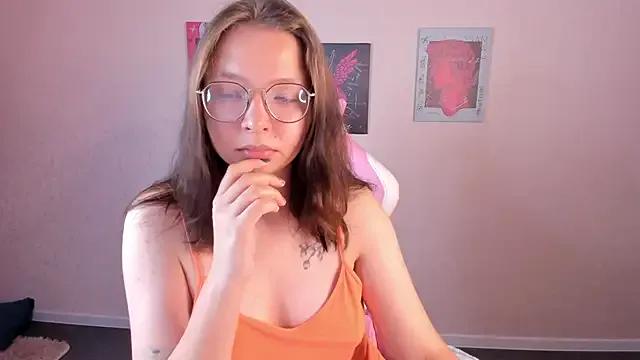 Noora_Moore — hand bra