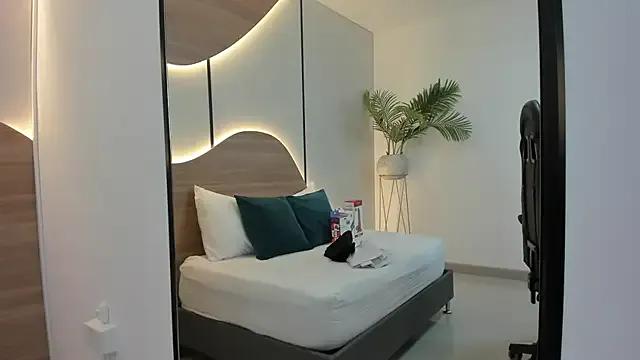 norah_777 — Dildo in the pussy