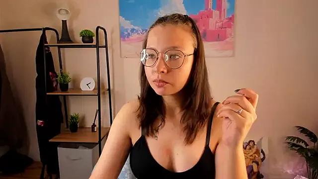 Nuura_Moore — suck fingers