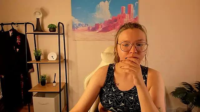 Nuura_Moore — Kiss the camera