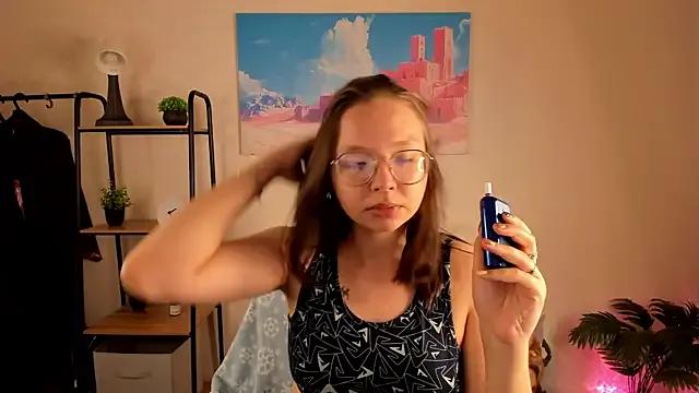 Nuura_Moore — Hand bra